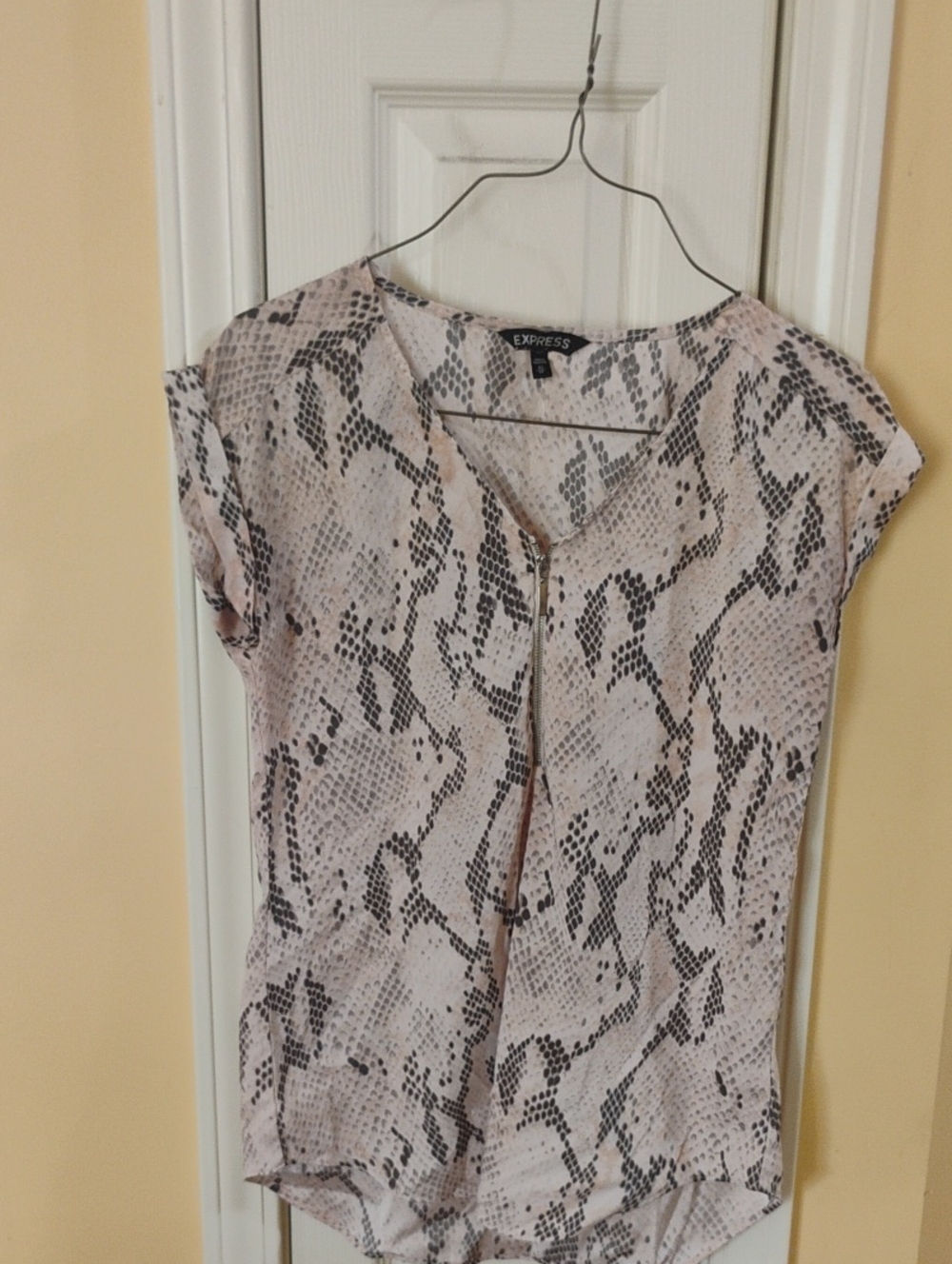 Express Snake-Print Short Sleeve Blouse in Blush and Black